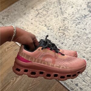 Women’s OnCloud Cloud Monsters in Rose Cork 🔥🔥🔥
